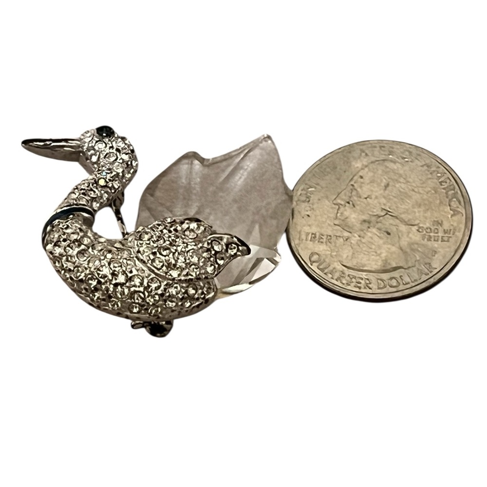 Vintage crystal and rhinestone Swan brooch with blue sapphire look accents - Picture 7 of 8